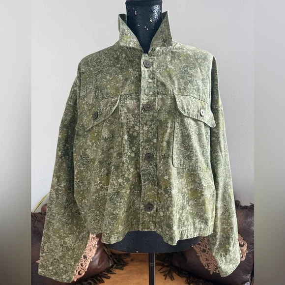 Wild Fable Women's Green Fliral Patterned Cropped Shacket Size XL - Picture 2 of 10